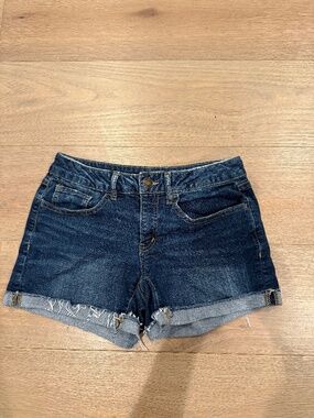 SO juniors size 7 jean denim shorts.